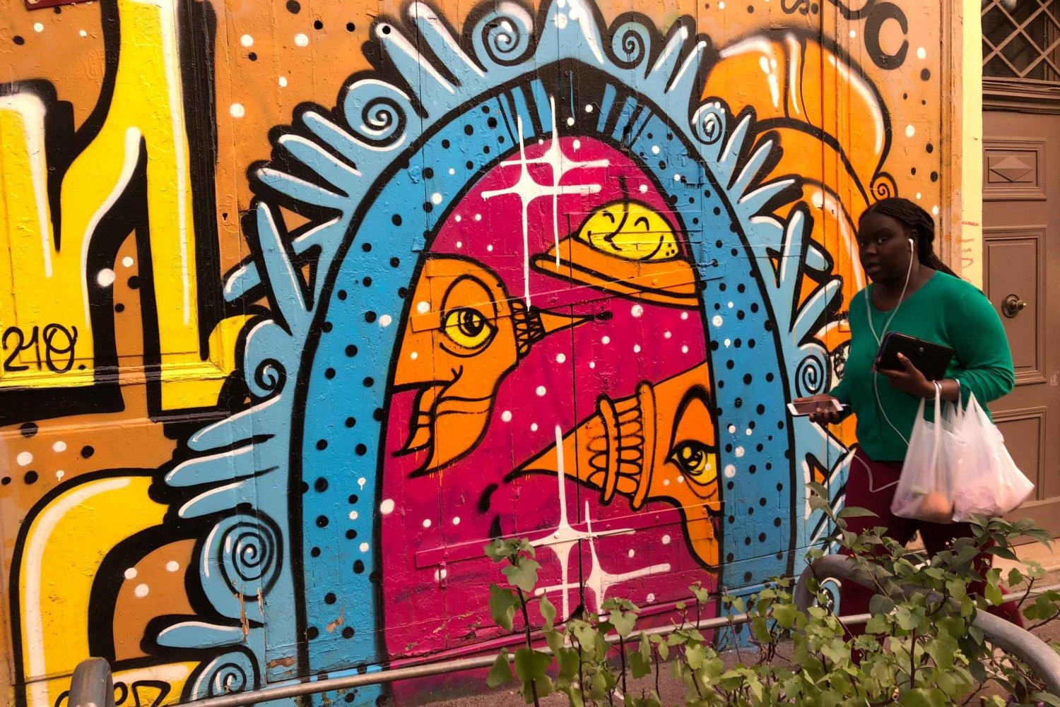 Marseille: Street Art Walking Tour and Local Drink