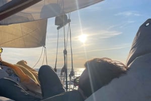 Marseille: Sunset Sailing, Buffet, and Wine