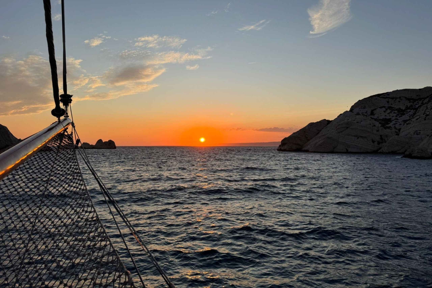 Marseille: Sunset Sailing Cruise with Dinner and Wine