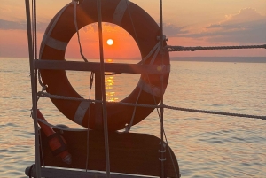 Marseille: Sunset Sailing Cruise with Dinner and Wine