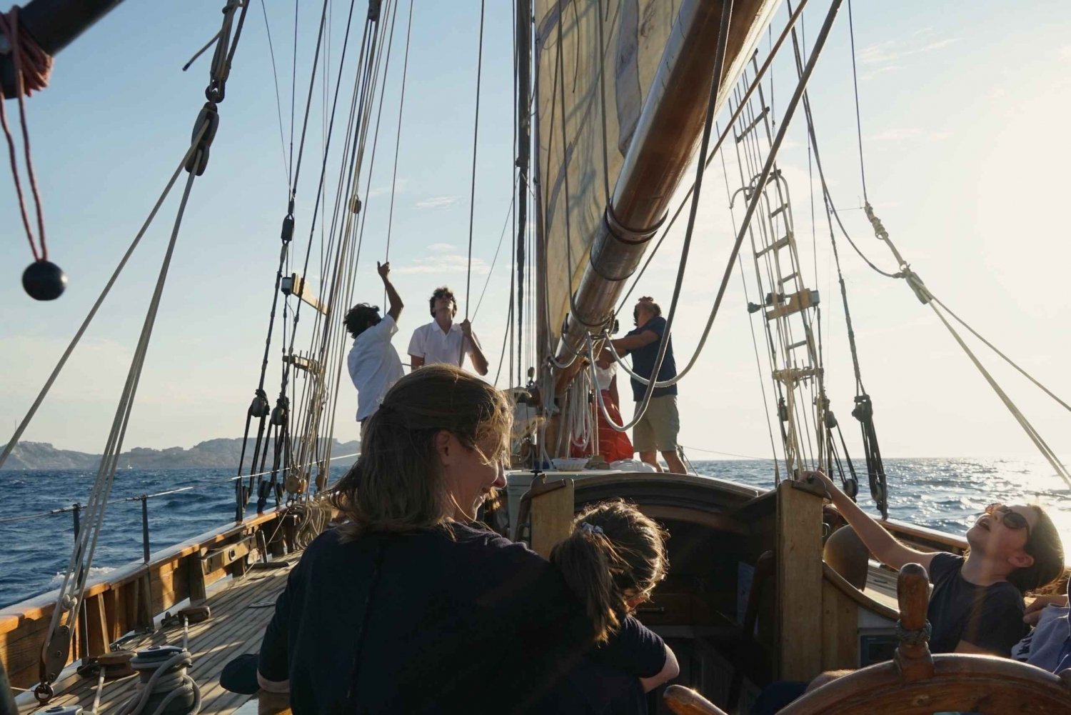 Marseille: Sunset Cruise Cocktail-Dinner in Frioul Islands