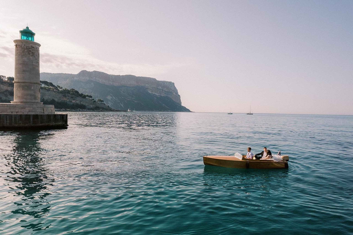 Vintage sunset boat tour of Marseille for couples (2h)