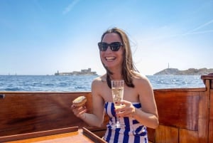 Vintage sunset boat tour of Marseille for couples (2h)