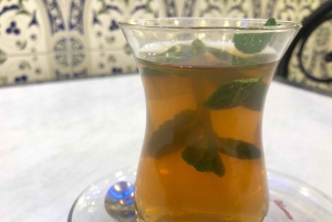 Marseille: Walking Food Tour with Full Meal