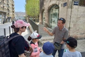 'Old Marseille' district tour and treasure hunt