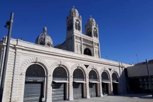 'Old Marseille' district tour and treasure hunt