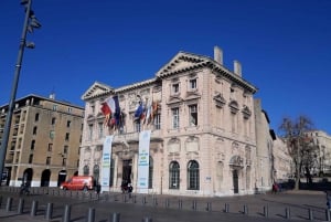 'Old Marseille' district tour and treasure hunt