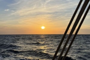 Marseille: Sunset sailing trip in the Calanques du Frioul
