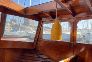 Vintage sunset boat tour of Marseille - small groups (2h)
