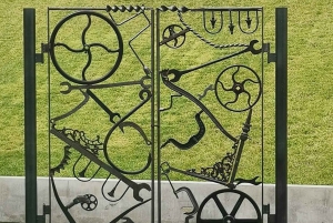 Aix en Provence: Discovery of Prestigeous Wineries and Art