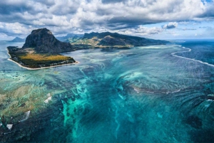 Mauritius: Scenic Helicopter Flight with Hotel Transfers
