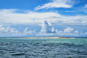 Maurice : Excursion en bateau rapide dans les 5 îles avec plongée en apnée et barbecue