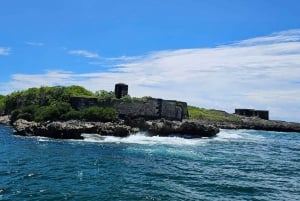Maurice : Excursion en bateau rapide dans les 5 îles avec plongée en apnée et barbecue