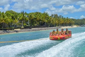 Activités à Belle Mare : promenade sous-marine, parachute ascensionnel, bouée tractée