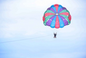 Activités à Belle Mare : promenade sous-marine, parachute ascensionnel, bouée tractée