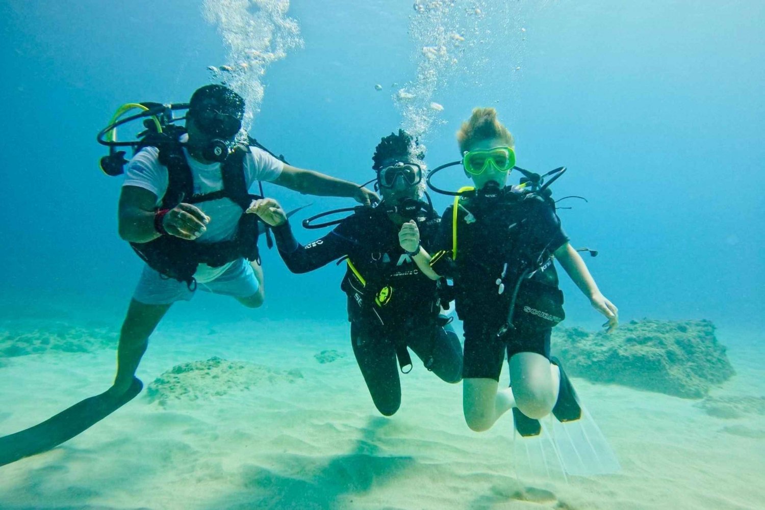 Discover Scuba Diving in BEL OMBRE