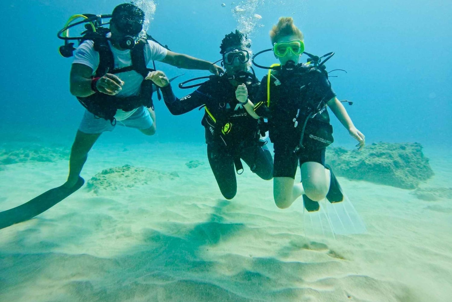 Discover Scuba Diving in BEL OMBRE