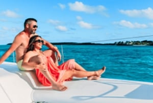 Genieße einen entspannten Tag auf dem Katamaran auf der Ile aux Cerfs.