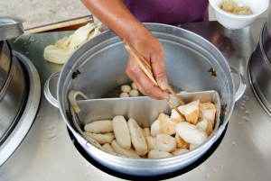Flavors of Port Louis: Guided Food Tasting Tour with a Local