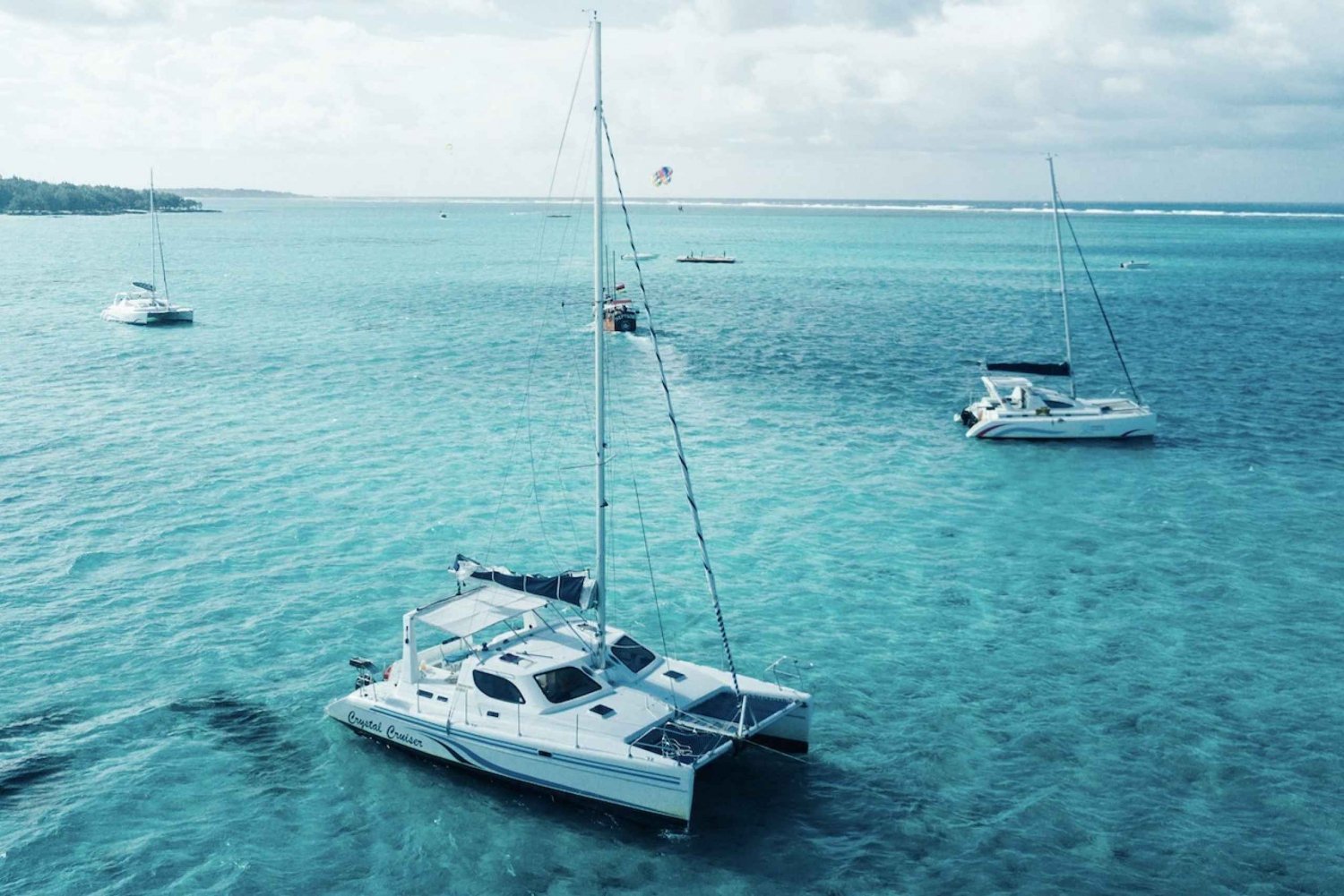 Full-day Catamaran Cruise to Ile aux Cerfs with Lunch