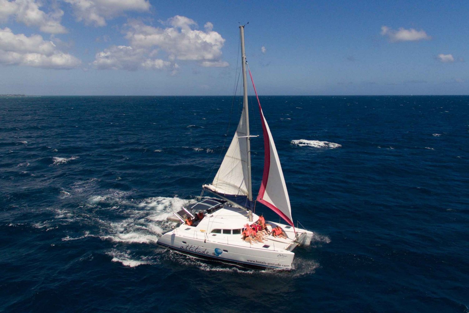 Croisière de luxe en catamaran d'une journée vers les îles du Nord avec déjeuner