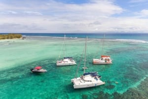 Ganztägige Katamaran-Luxus-Kreuzfahrt zu den nördlichen Inseln mit Mittagessen