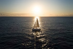 Grand Baie: 4-Hour Sunset and Dinner Cruise