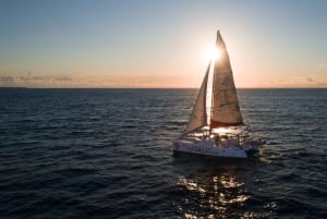 Grand Baie: Cocktail e crociera in catamarano al tramonto