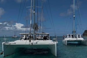 Grand Baie: Northern Isles Catamaran Cruise with BBQ