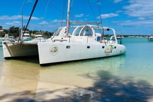 Grand Baie: Northern Isles Catamaran & Tropical BBQ