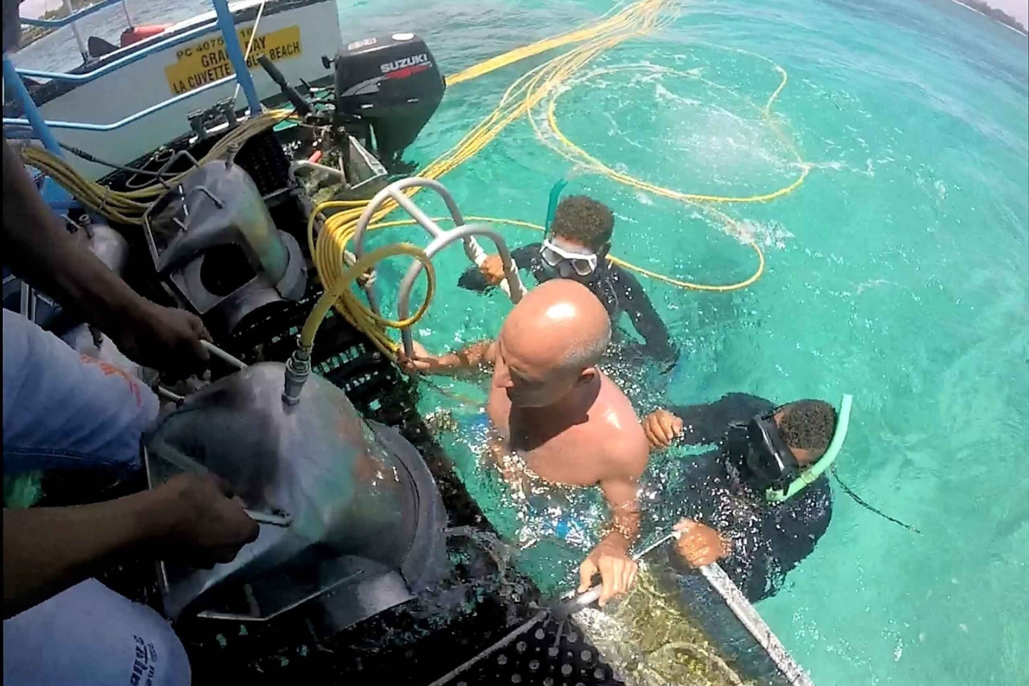 Grand Baie : marche sous-marine à énergie solaire