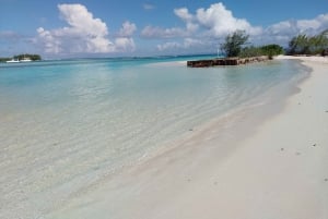 Grand Bay: Katamaran-Kreuzfahrt nach Flat Island mit BBQ-Mittagessen