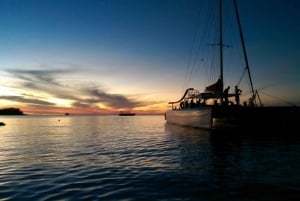 Grand Bay: Honeymoon/Lovers Sunset Tour with Romantic Dinner