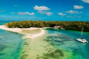 Ile Aux Cerfs: Katamaranfahrt, Insel, Wasserfälle, Mittagessen