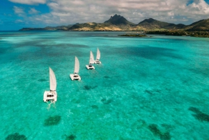 Ile Aux Cerfs: Katamaranfahrt, Insel, Wasserfälle, Mittagessen