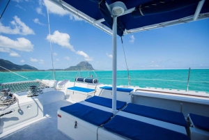 Catamarancruise op Ile Aux Cerfs vanuit Mahebourg