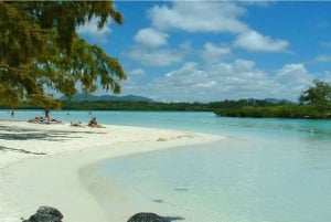 Île aux Cerfs Island Cruise by Pirate Boat with Lunch