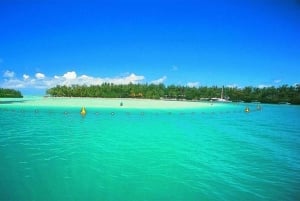 Île aux Cerfs Island Cruise by Pirate Boat with Lunch