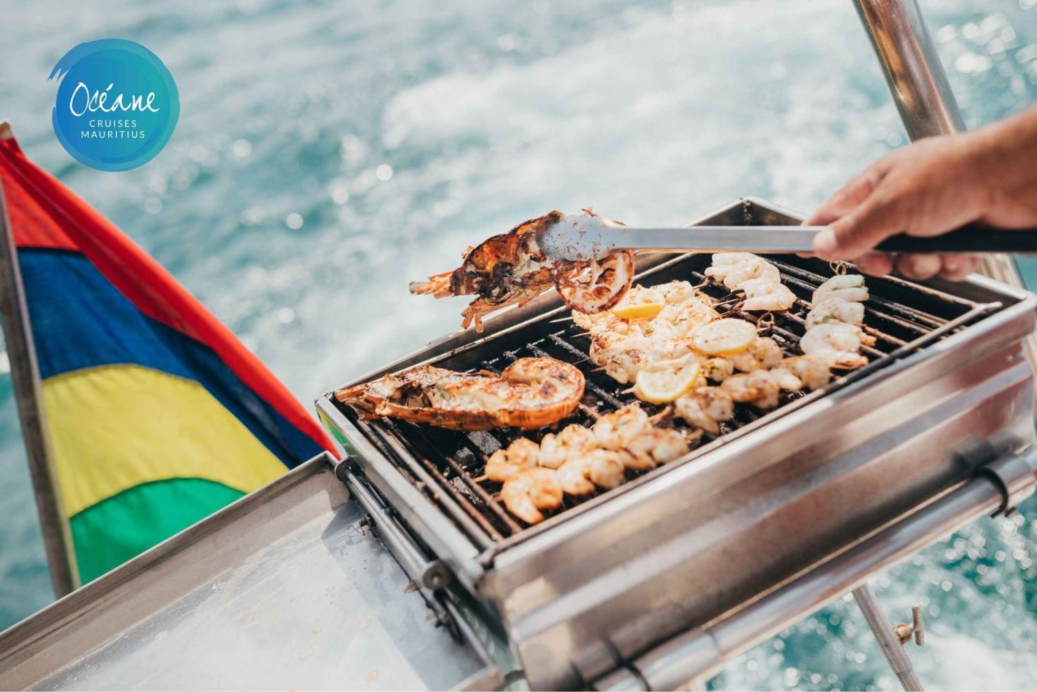 Île aux Cerfs: Private Catamaran Cruise with Gourmet Lunch