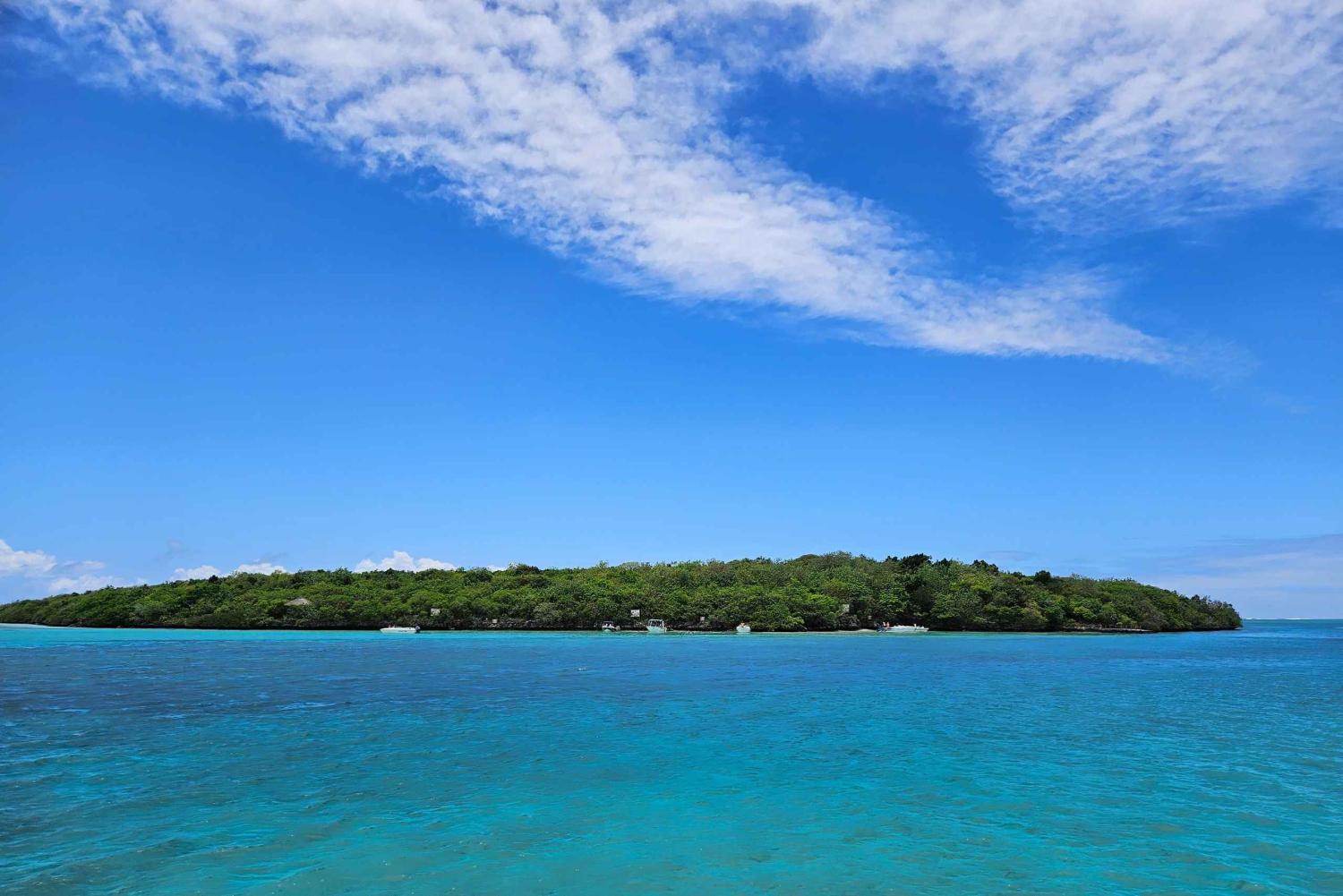 ILE AUX CERFS IN MOTOSCAFO - 5 isole orientali con trasferimento.