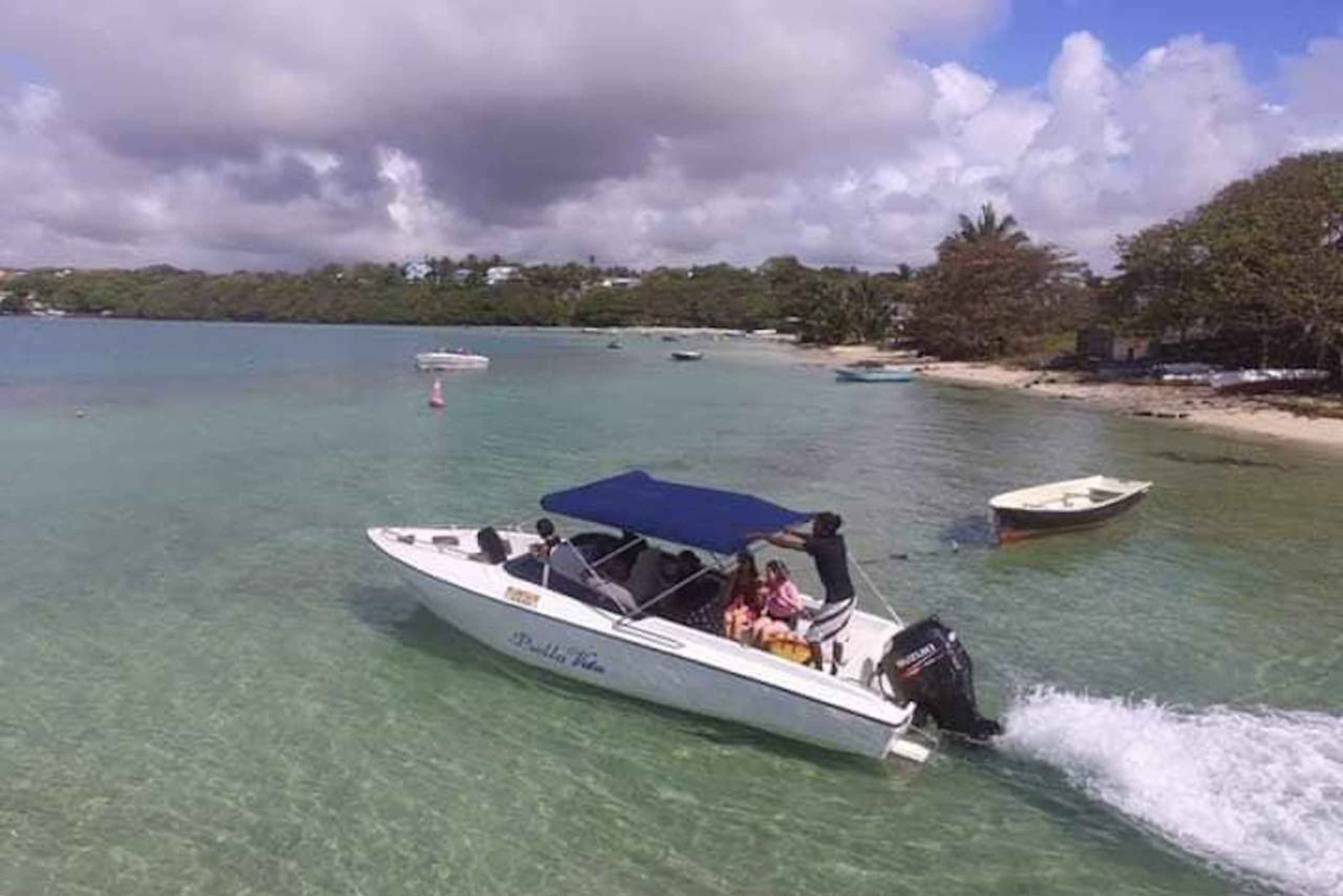 Excursion et transport en bateau rapide sur l'île aux Cerfs : Privé ou partagé