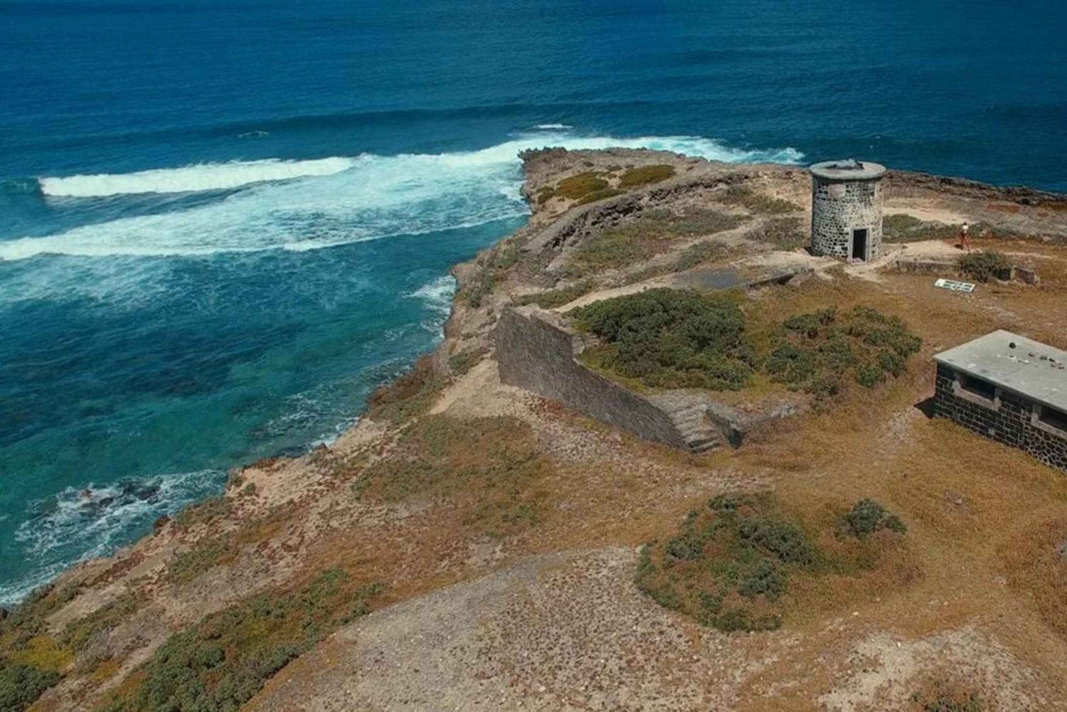 Ile aux Cerfs Speedboat Trip with Pickup and BBQ Lunch