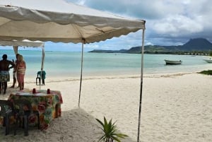 Mauritius: Ile aux cerfs, Wasserfälle und BBQ Bootstag