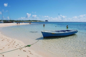 Ilot Gabriel: Catamaran Cruise with Snorkeling & BBQ Lunch