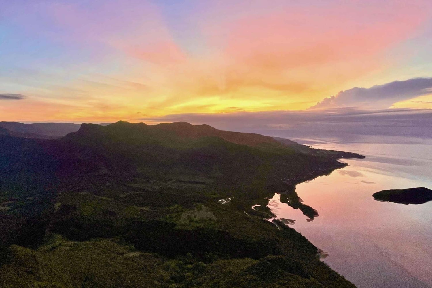 Randonnée au lever du soleil au Morne Brabant