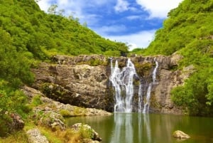 Mauritius: 7 Waterfalls Hike with Lunch and Hotel Transfers