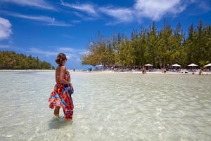 Mauritius: Katamaran-cruise til Ile Aux Cerfs med BBQ-lunsj