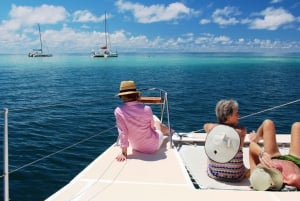 Mauritius: Ile aux Cerfs by Catamaran with lunch and drinks