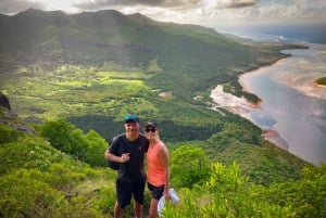 Mauritius: escursione esclusiva al tramonto a Le Morne e aperitivo