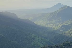 Mauritius: Kohokohdat kiertomatka maisteluineen & auringonlasku Etelä-Mauritiuksella